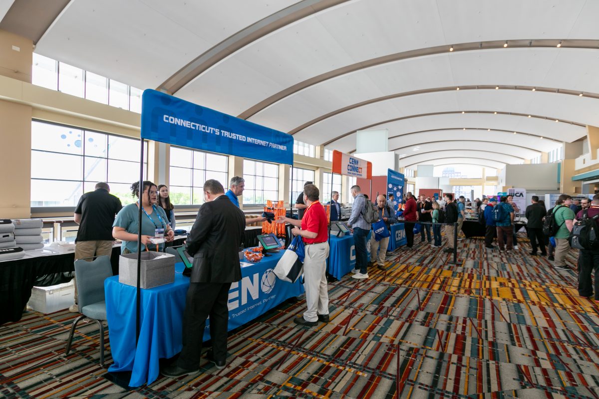 attendees registering for the day at the CEN booth